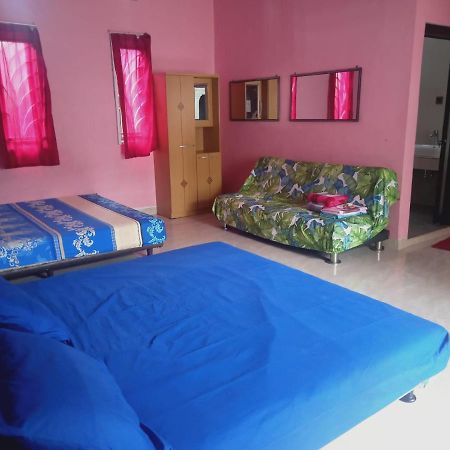 Almira Homestay Jambi Eksteriør billede
