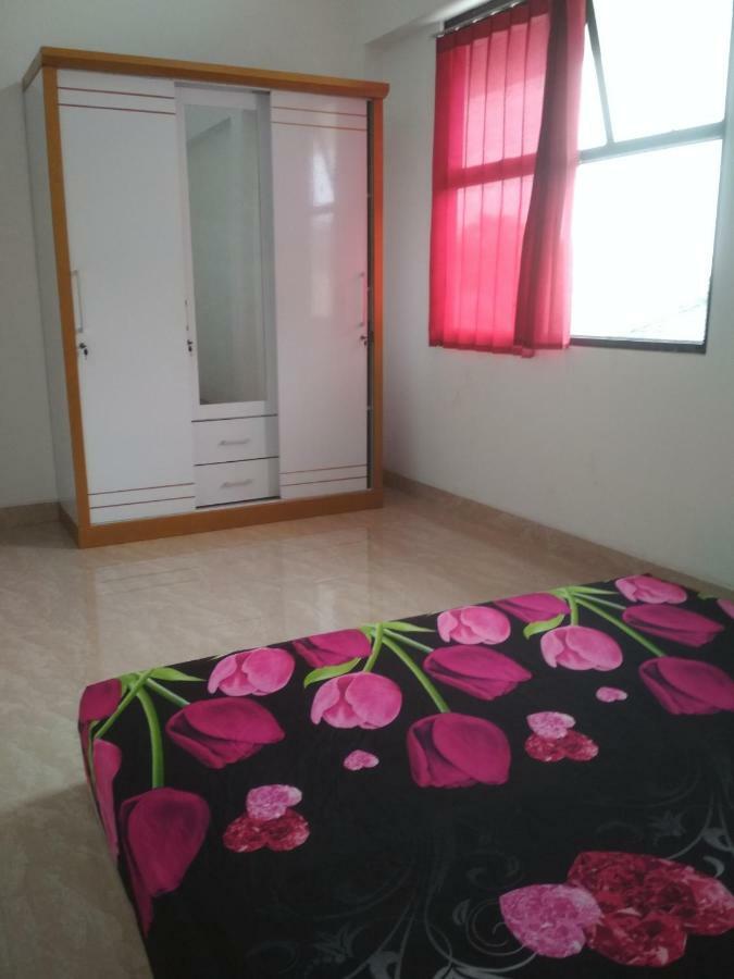 Almira Homestay Jambi Eksteriør billede