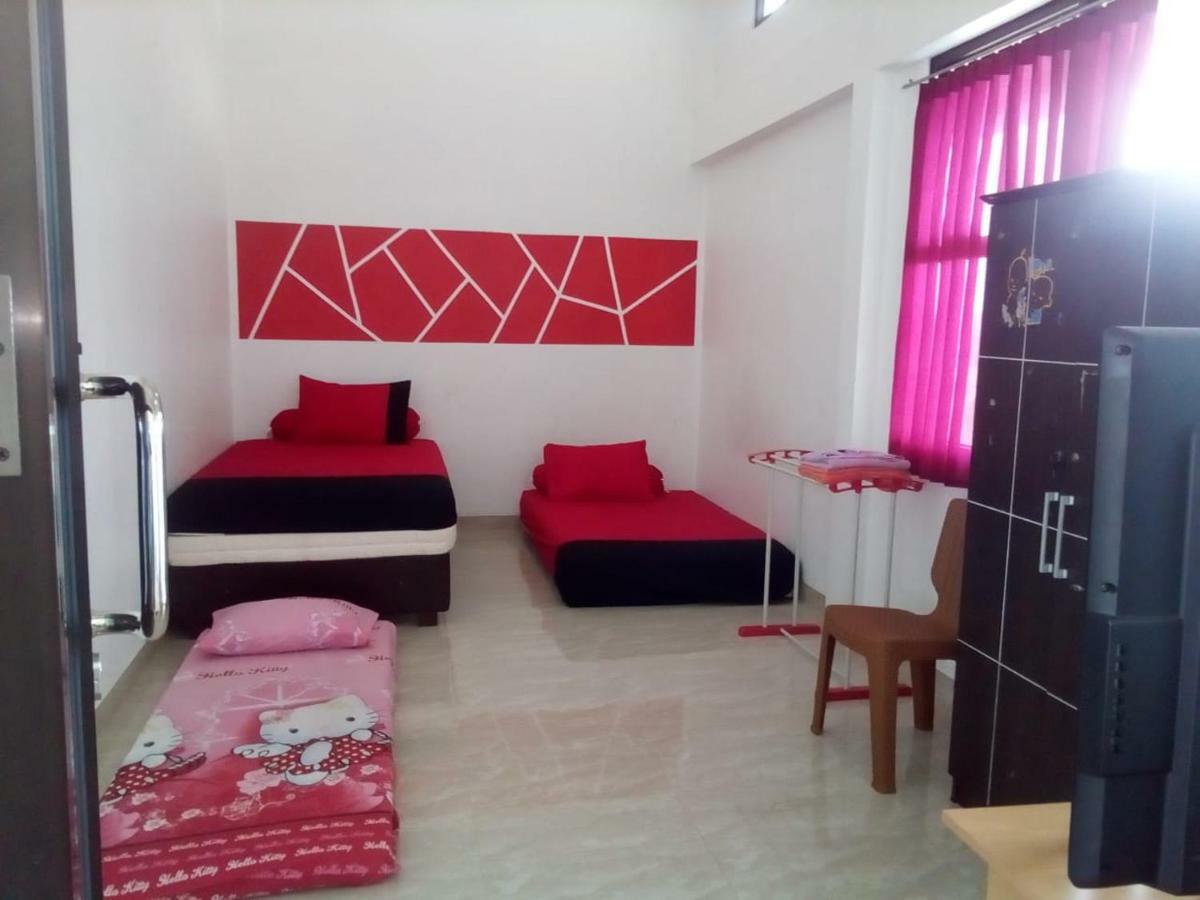 Almira Homestay Jambi Eksteriør billede